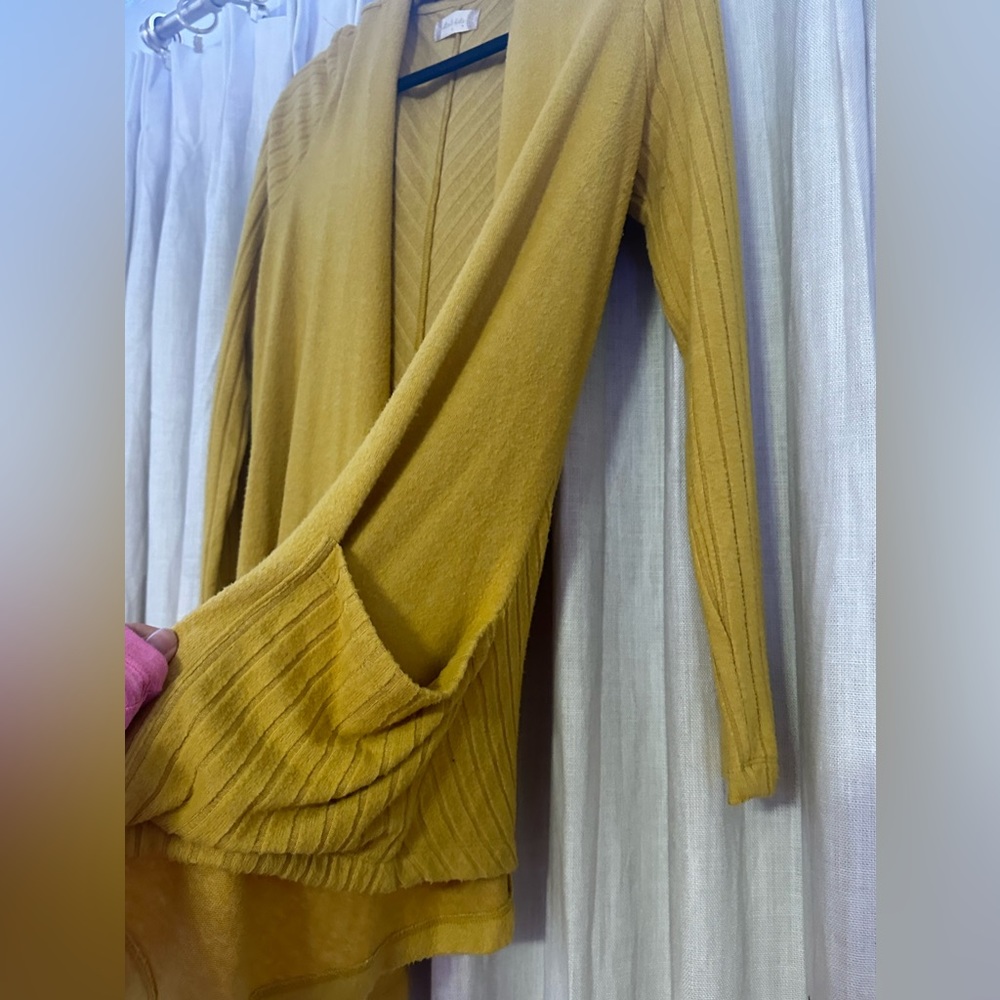 2 Altar’d State pullover tunics - Picture 5 of 10